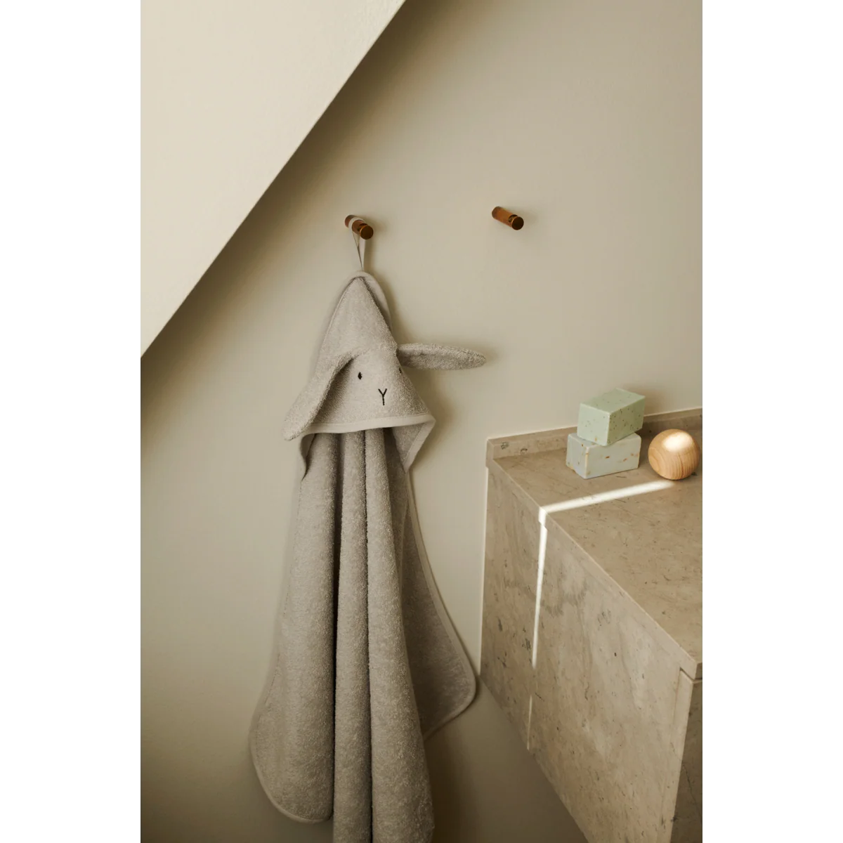 Albert Babyhandtuch mit Kapuze - Rabbit dumbo grey - Image 3