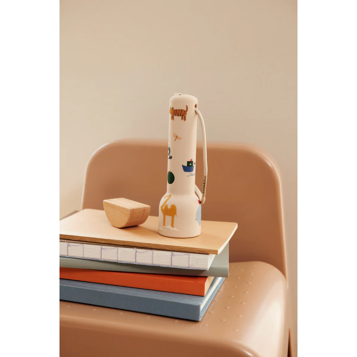 Gry Silikontaschenlampe mit Print - Around the world / Sandy - Image 3